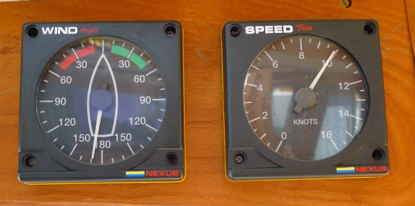 Port Overhead Instrument Displays: Analog Wind Angle /& Analog Log